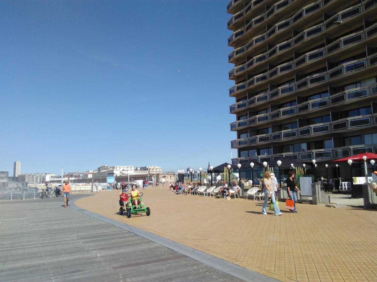 Residentie Aldis met zeezicht Appartement Oostende Buitenkant foto